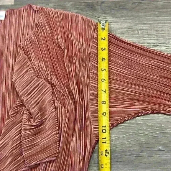 NWT LuLaRoe Women's Size Medium Shirley Kimono Solid Rose Gold Vertical Stripes - Picture 10 of 11